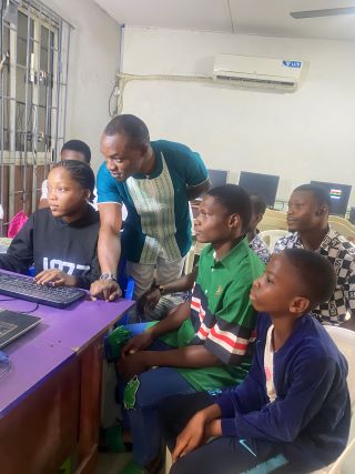 bridgekode_tech's tweet image. Coding is fun. Kids coding with Mr. Dominic. #bridgekode