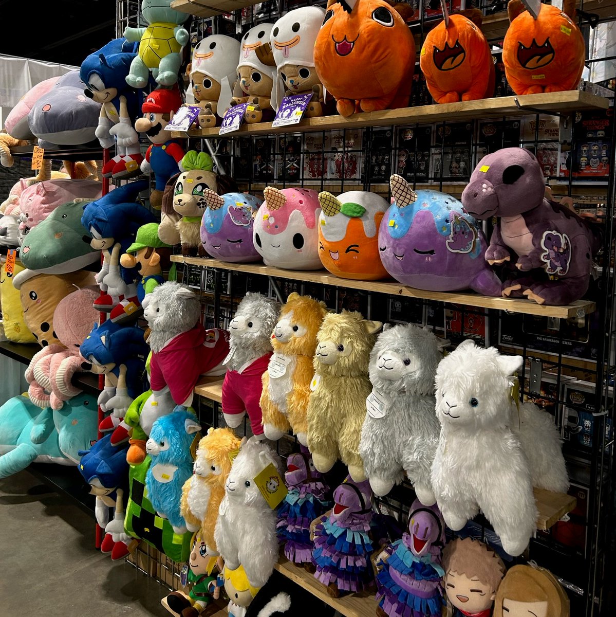 fanexpodenver's tweet photo. Make sure to check out the vendors at FAN EXPO Denver 2023 🛒 There are so many fun fandom finds to discover.
Which vendor has been your fave so far?
#FANEXPODenver #FANEXPODenver2023 #shopping #Denver #DenverCO #Colorado #FandomFinds https://t.co/g0dmuGYSI0