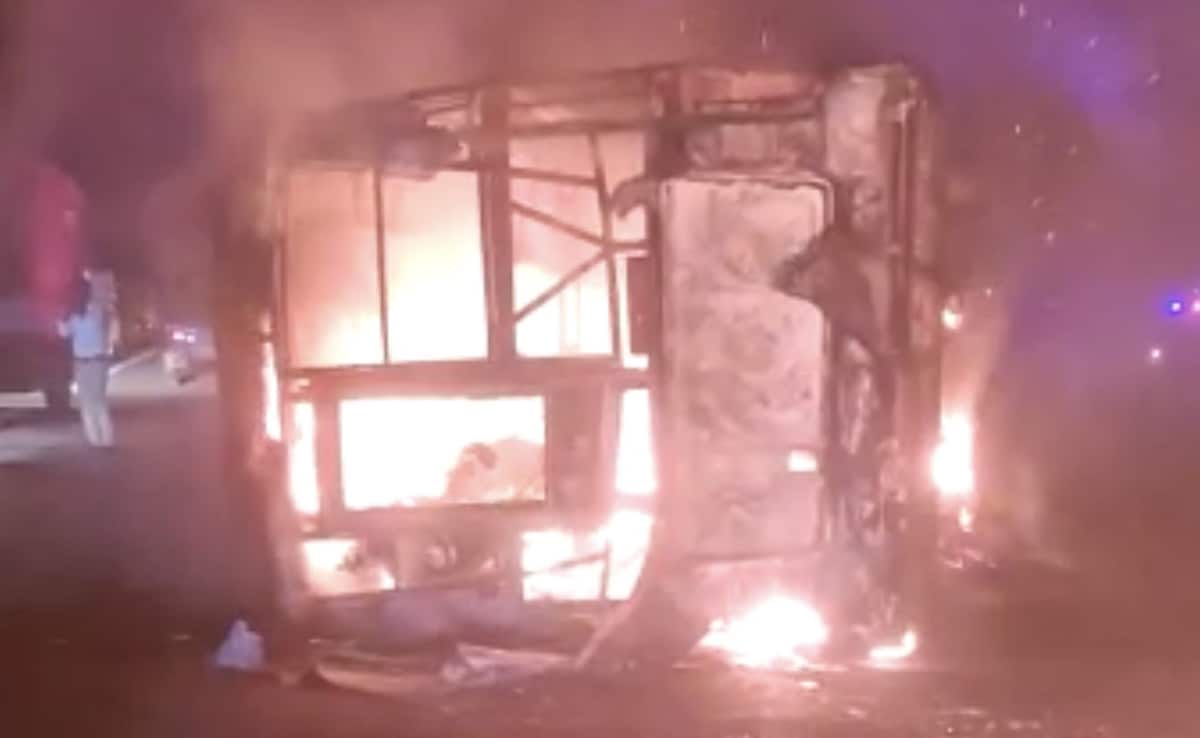 ndtvfeed's tweet photo. 25 People Killed After Bus Catches Fire On Maharashtra Expressway https://t.co/f6sES6NGXD https://t.co/dGgT0Pl5j3