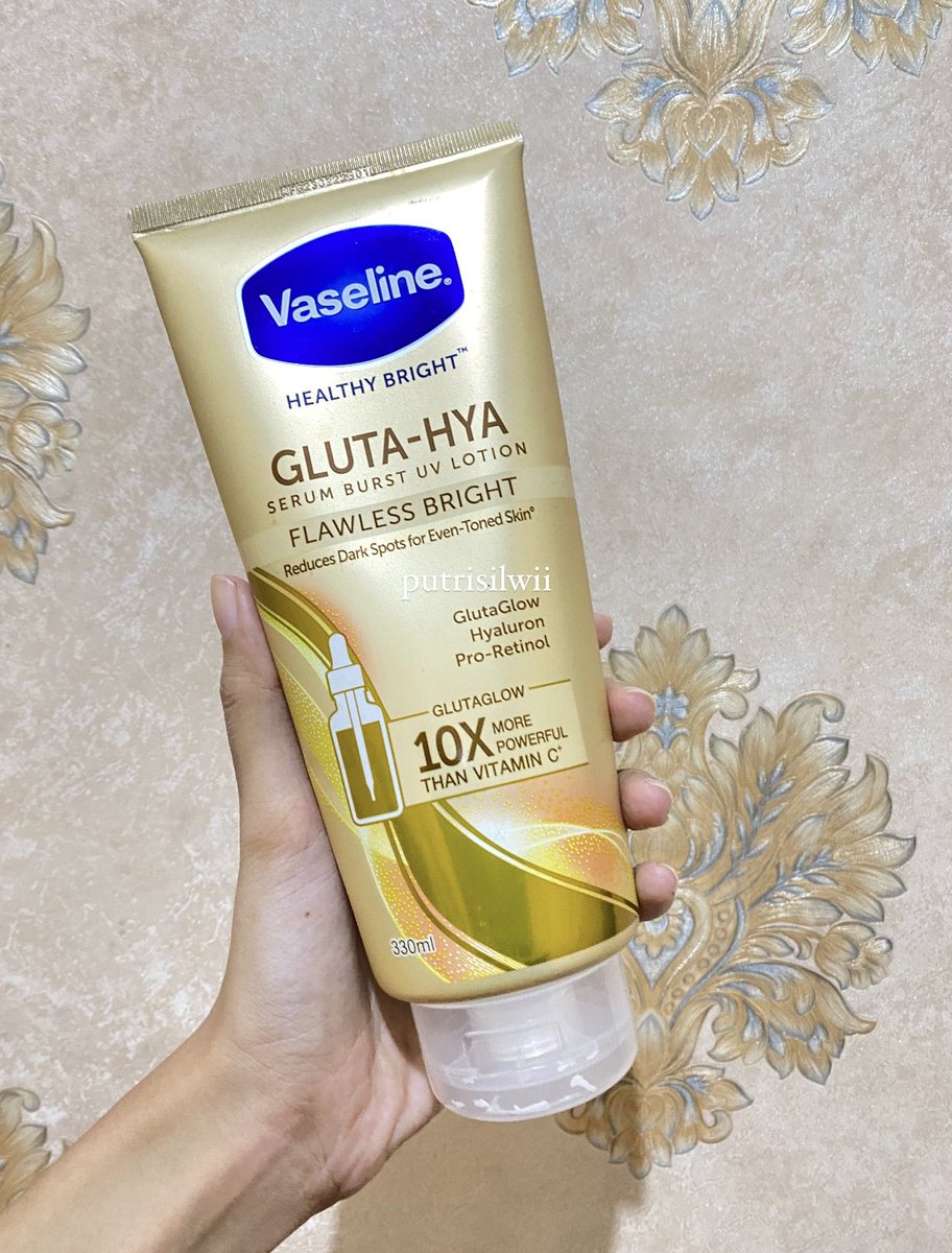 putrisilwii's tweet photo. @tanyarlfes Luluran seminggu 1-2x, rutinin ajaa nder. Abis luluran wajib pakai body lotion, pakai vaseline gluta hya gold ini baguss

Sabun mandi coba pakai pyary yg ijo ini, ini lebih mantepp daripada yg oren https://t.co/i9VSI81sGI