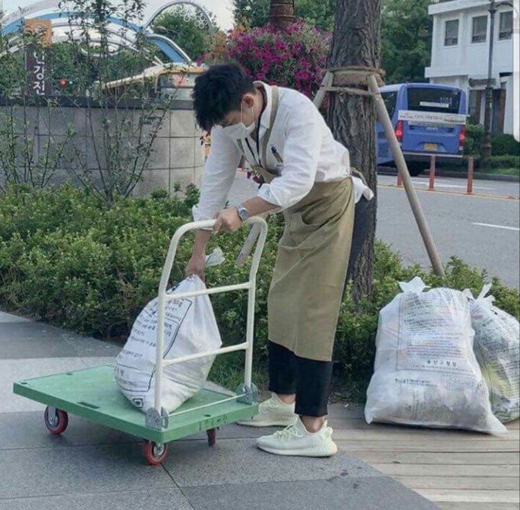 taeyangsbible's tweet photo. k-media wants T.O.P to d*e? they’re much worse than him smoking weed! he’s been punished &amp; suffered enough, even have a thought to end his life. if what they wish him to do has happened, will they be happy by then?

I STAND WITH CHOI SEUNG HYUN
#배우최승현을_존중하라 https://t.co/UWsYt3CsAB