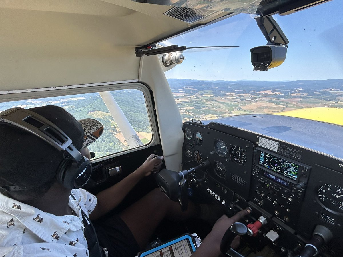 ChocolateP0ison's tweet photo. Descending for Landing the other day, Beautiful Day☀️🛬 https://t.co/LcUOfRNmBU