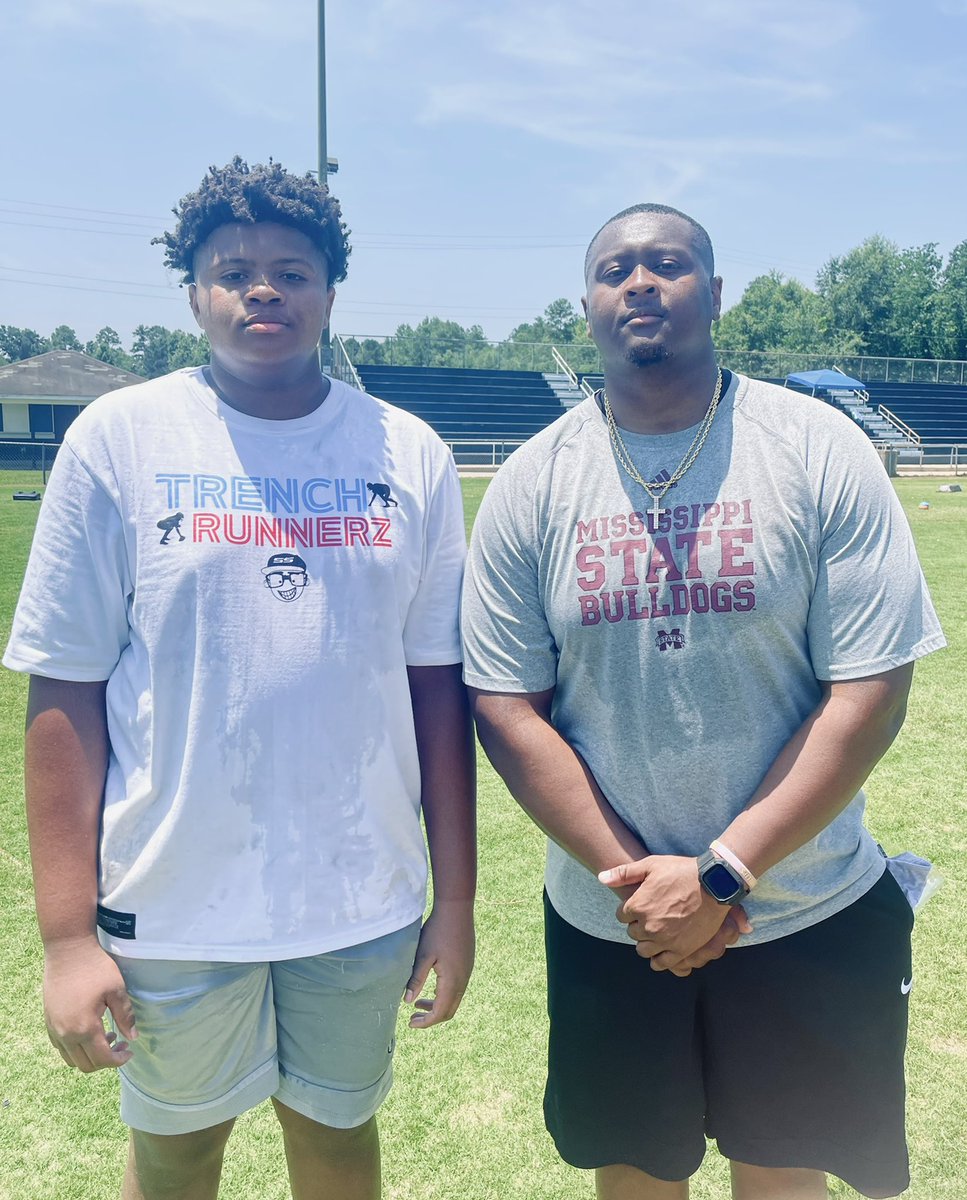 Thanks Coach @MTRankin_57  for the knowledge you gave me and working with me at  @coachbclause Trench Runnerz camp #oline #offensivetackle