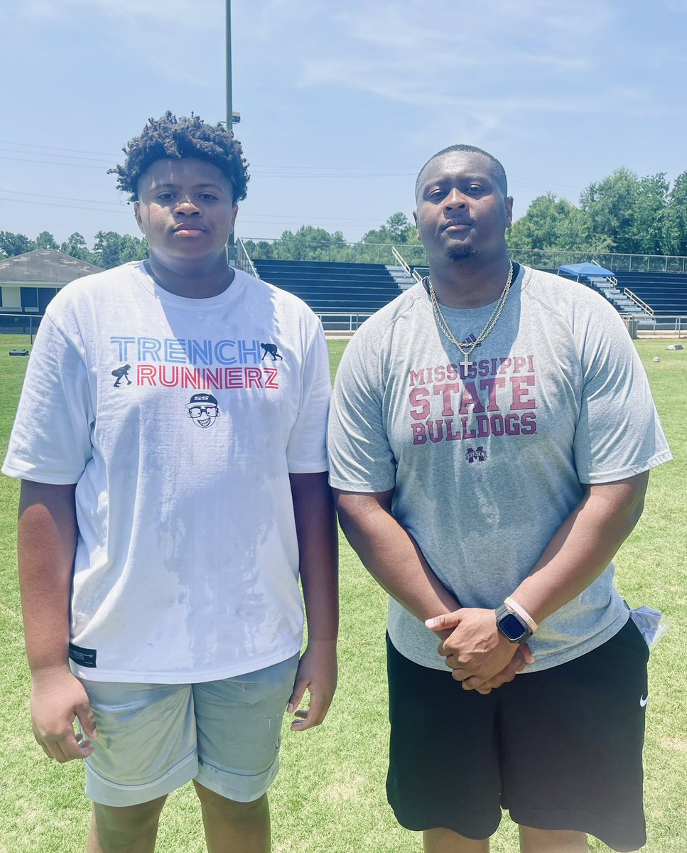 michaelbowensjr's tweet image. Thanks Coach @MTRankin_57  for the knowledge you gave me and working with me at  @coachbclause Trench Runnerz camp #oline #offensivetackle