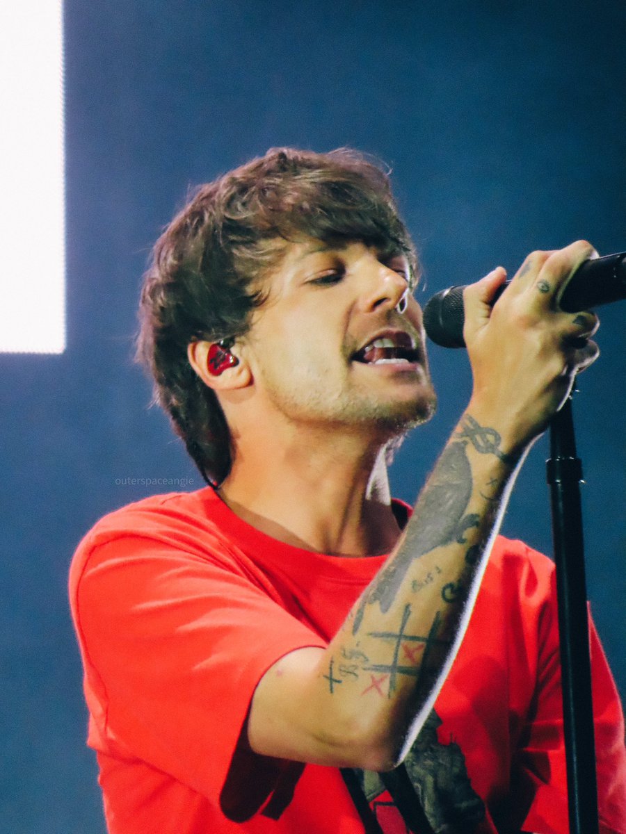 Roses_Ce_24g's tweet photo. Louis on stage at The Greek Theatre.
#FaithInTheFutureBerkeley 
6.29.23

📸: @outerspaceangie https://t.co/e4lcflJZ4q