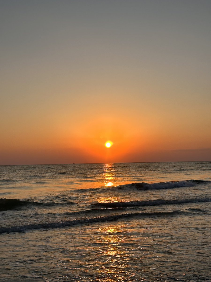 hannerpj's tweet photo. SUMMER VACATION @ SIESTA KEY BEACH, SARASOTA, FL, began today . . . https://t.co/fZBOZrhVdm