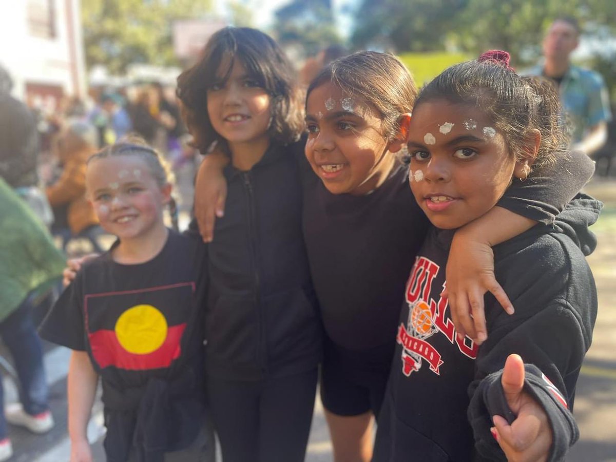 MrBWalker1's tweet photo. Fantastic ‘For Our Elders’ NAIDOC Community Day @GlebePublic ❤️🖤💛 Over 350 people coming together for a wonderful celebration 🙌🏼 @JessamyRush @nswppa @NSWEducation @macandmart @mrsparry_UPS @jmoliver_edu @PikeWendy @A_Galluzzo https://t.co/1hzux9Kt16
