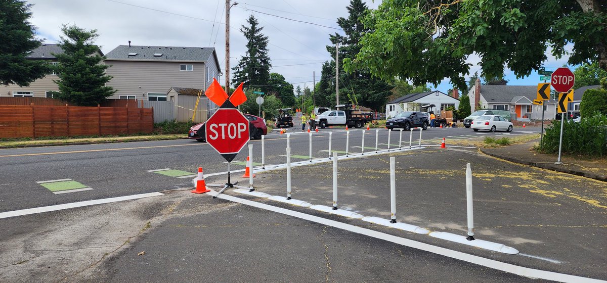 You might have noticed something different this morning. The City and @pbotinfo deserve thanks for using quick build materials at 69th and Woodstock. They bring predictability and increased access for all people walking, rolling, biking, and driving through the neighborhood. 🎉🚶🏽‍♀️