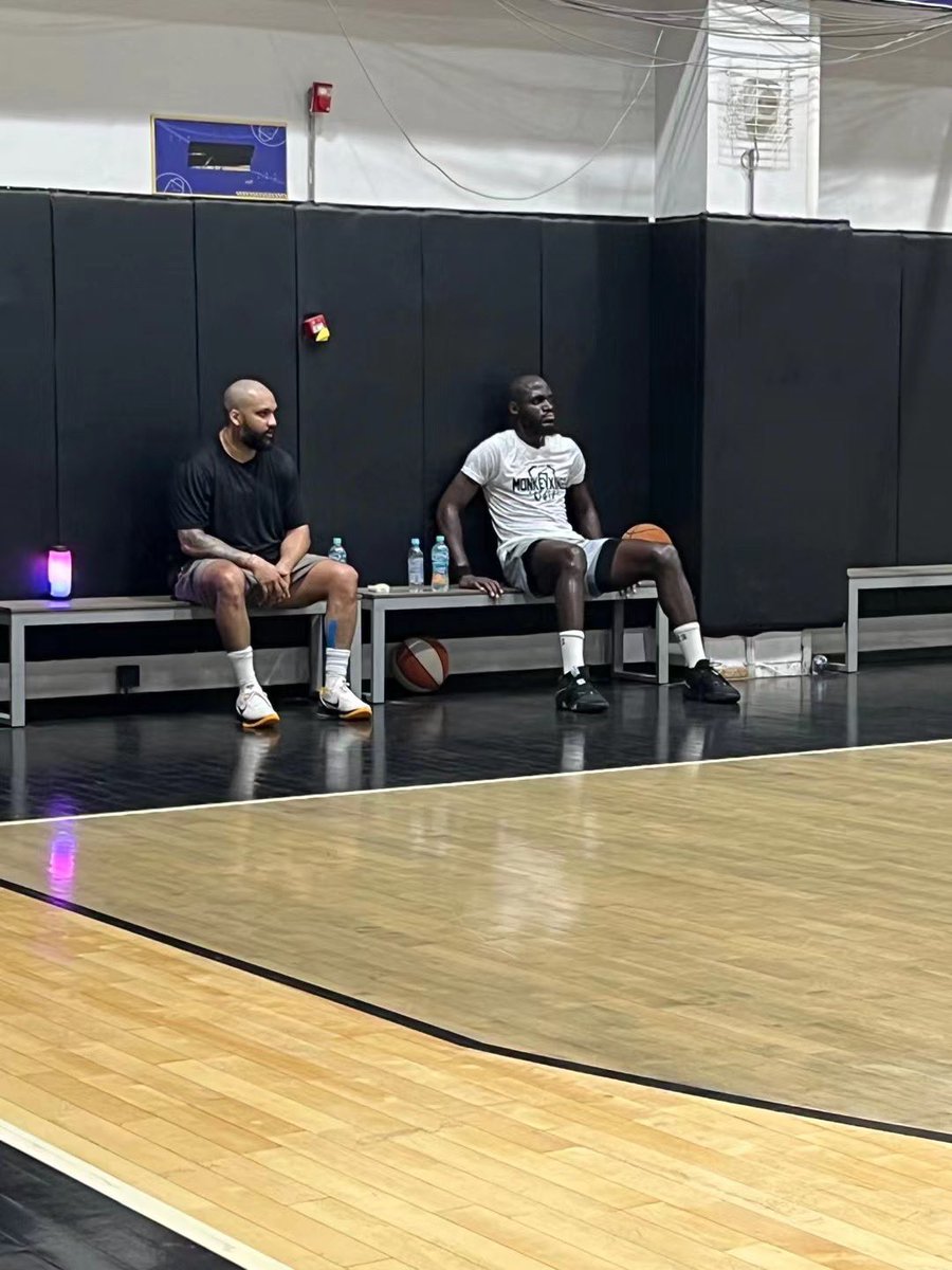 runpicknroll's tweet photo. Off-season work 💼🏀 https://t.co/FJjYFnGXoh
