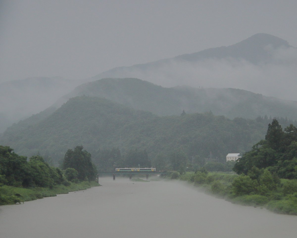 雨にけむる第一橋梁。。。
2023.06.30.撮影。
#只見線 #只見線沿線風景 #雨にけむる #破間川第一橋梁 #破間川 #権現堂山 #じゃびふる #魚沼市 #新潟県 #tadamipic #tadami_pic #tadamiline #japan_daytime_view #japan_beautiful_days
#japan_great_view #trainphotography #deaf_b_j_ #新潟旅マグ