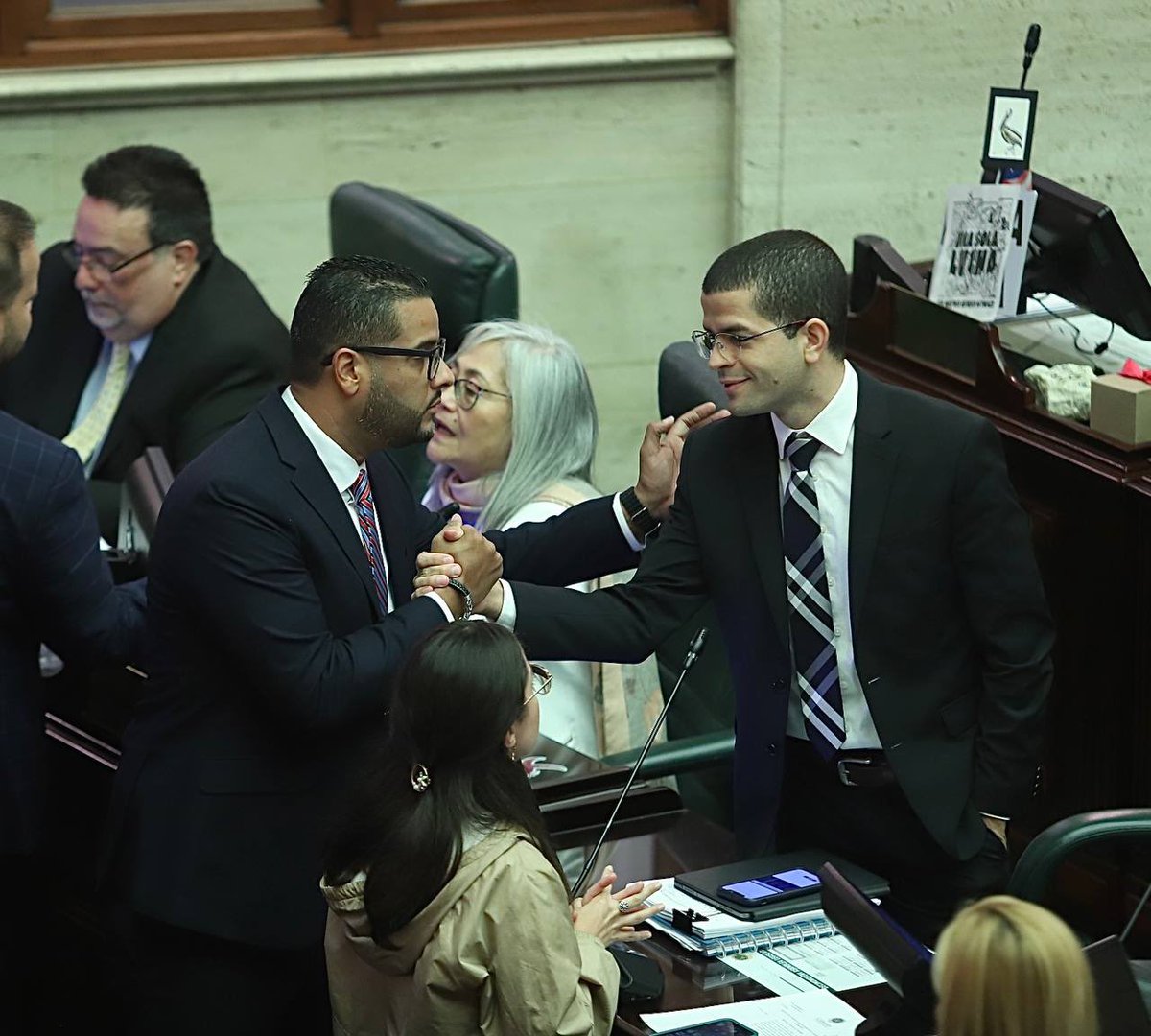 jmortizpr's tweet photo. Hoy una coalición política aprobó importantes enmiendas al código electoral. La histórica votación deja claro la posición de 4 delegaciones y legisladores independientes. Agradezco a @tatitohdz @DalmauSenador , las delegaciones del @ppdpr en ambos cuerpos, las delegaciones del @PIPtwitteando @VictoriaPorPR , @PuertoRicoDigno y Luis Raúl Torres y @VargasVidot por su compromiso y colaboración. Ahora corresponde al gobernador Pierluisi y al PNP decidir si van a ser parte de este gran esfuerzo o si le darán la espalda al país representado en todas las fuerzas políticas puertorriqueñas. ¡La bola está en su cancha!