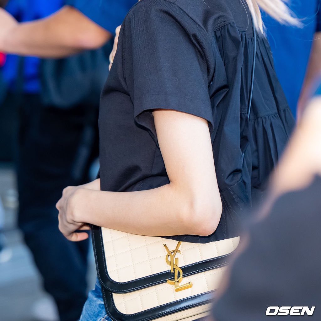 rosedailyupdate's tweet photo. #ROSÉ is adorned with a Solferino Shoulder Bag by Saint Laurent, along with a pair of YSL sunglasses. 

YSL has made a discerning choice in selecting the perfect individual who embodies the identity of the brand as a whole. ROSÉ personifies YSL more profoundly than anyone else.

#ROSÉxSaintLaurent @YSL #ROSÉSaintLaurentEyewear
