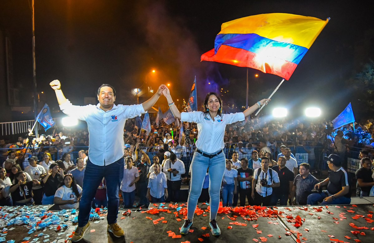 #Unasolavuelta
@LuisaGonzalezEc 
@ecuarauz 
HVLS🇪🇨🖐✍️🔝🙌