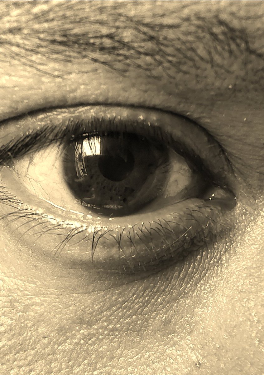 letrasflotando1's tweet photo. Si los ojos son el reflejo del alma.
Qué dirían los míos? https://t.co/vyx3PaBwWr