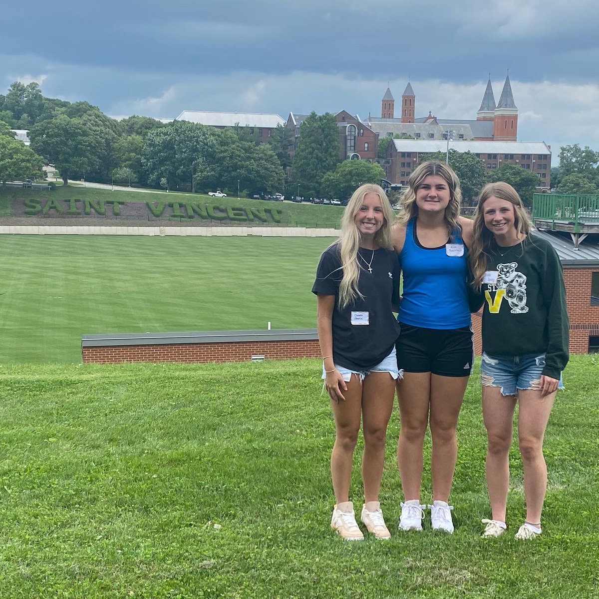 Met my team mates today at orientation <a href="/DanielleP828/">Danielle</a> <a href="/AvaBaeslach/">Ava Baeslach</a>  so excited for the season! <a href="/SVC_WomensBball/">Saint Vincent Women’s Basketball</a>