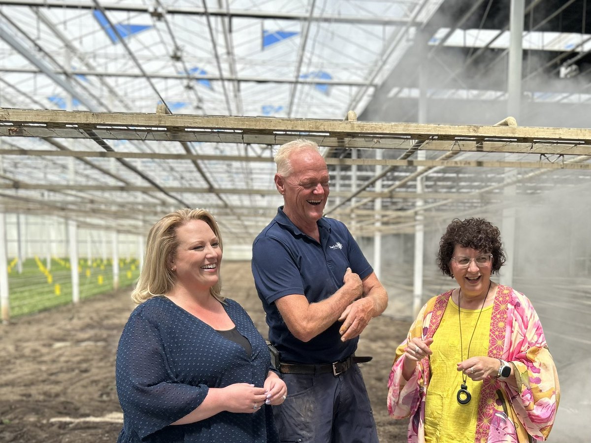kellipaddon's tweet photo. Great time this afternoon at Dutch Heritage Greenhouse learning all about the operation & Chrysanthemums with Minister @Pam_Alexis_ & #Chilliwack MLA @dacoulter
Thank you Art & Lukas Breugem for taking time to show us around and share with us about the business.
#GrowBC #BuyBC https://t.co/WTobAcsRqs