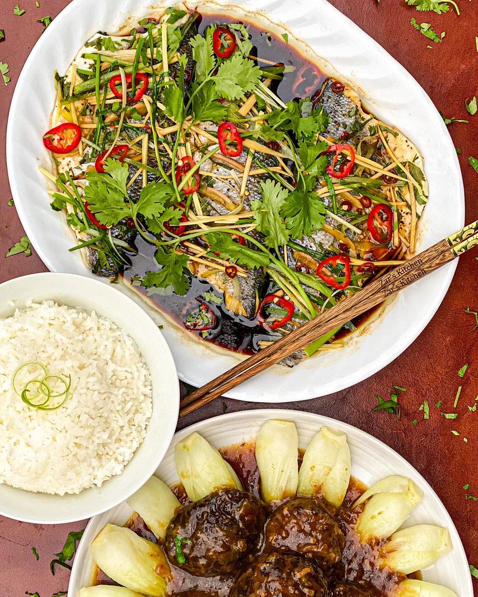 zarskitchen's tweet photo. It doesn’t get simpler than this for such a flavour packed incredible meal... just so healthy, minimal prep and dinner ready in minutes. The sea bass fillets are steamed for 10 minutes with julienned ginger and spring onions, then hot sizzling oil is poured on top https://t.co/H8LP4cHCtn