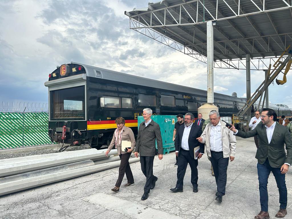 Supervisamos con el Presidente <a href="/lopezobrador_/">Andrés Manuel</a> el Tren Suburbano Lechería-AIFA, una obra que estamos llevando a cabo de manera conjunta con el <a href="/GobiernoMX/">Gobierno de México</a>.