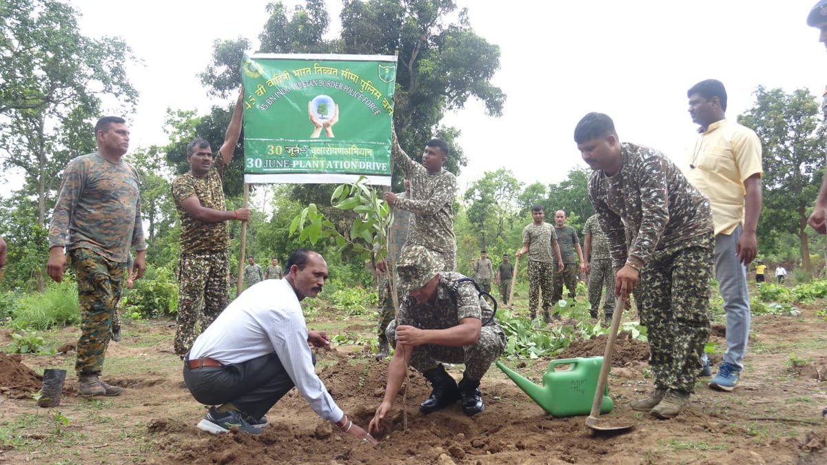 ITBP_official's tweet photo. 45th Battalion ITBP, organised a plantation drive in Narayanpur, Chhatishgarh. 

#Himveers https://t.co/cXdyMW4Uen