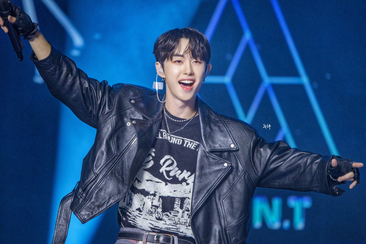 RODA0919's tweet photo. 230624 피크타임 부산콘 첫콘 HD

올리지 않으면 아쉬울거 같아서✨

#빛새온 #BITSAEON #김상연
#몬트 #MONT #팀20시 @mont_official https://t.co/PZXUtd12t0