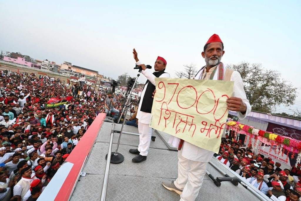 समाजवादी पार्टी के मुखिया, दलित,दमित,वंचित,शोषित, पिछड़ो, सवर्णों को शिक्षा,स्वास्थ्य,रोजगार,सुरक्षा,गरीब,बुजर्ग आश्रितों के हितों को समर्पित जननेता <a href="/yadavakhilesh/">Akhilesh Yadav</a>  को जन्मदिवस शुभेच्छा।
भारत की राजनीति में सदैव ध्रुव की भांति चमकते रहे। काश आप रहते तो ये #शिक्षक_भर्ती आ जाती