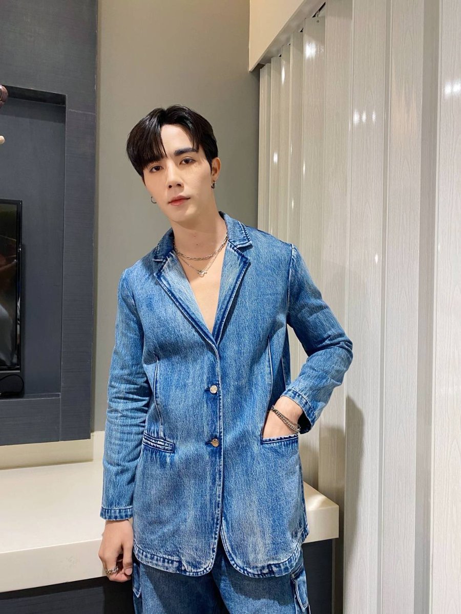 DomundiTV's tweet photo. เตรียมตัวพบกับซีในงาน “CENTRAL DENIM FEST”🥰

ฝากทุกคนส่งกำลังใจให้ซีกันเยอะ ๆ นะคะ

มีรวมพลหลังจบงาน แล้วพบกันค่ะ🤗

#CentralWaraxZee https://t.co/MymYizaNzx