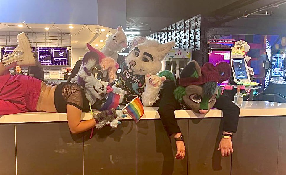 catamarasnep's tweet photo. Photos with friends! 📸

@SkipDeDogphin @Vallie_____ @doodle__drawz @bug_brawler @BobabunPlushies @afoxcatthing https://t.co/feJFIORaVT