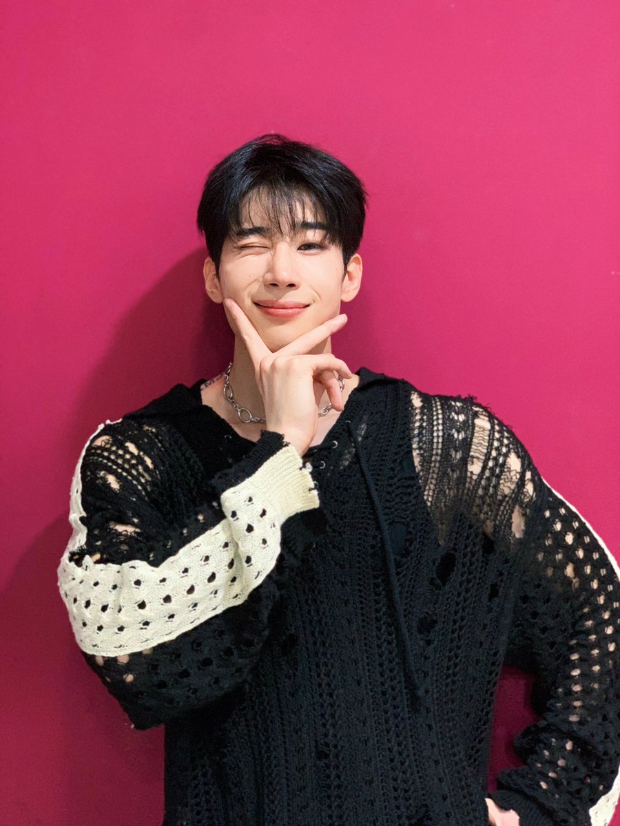 HanSeungWoo_twt's tweet photo. [📸]
2023.07.01
#MBC #쇼음악중심 Behind Photo💜

#한승우 #HANSEUNGWOO
#FRAME #Dive_Into https://t.co/awxjP51FcZ