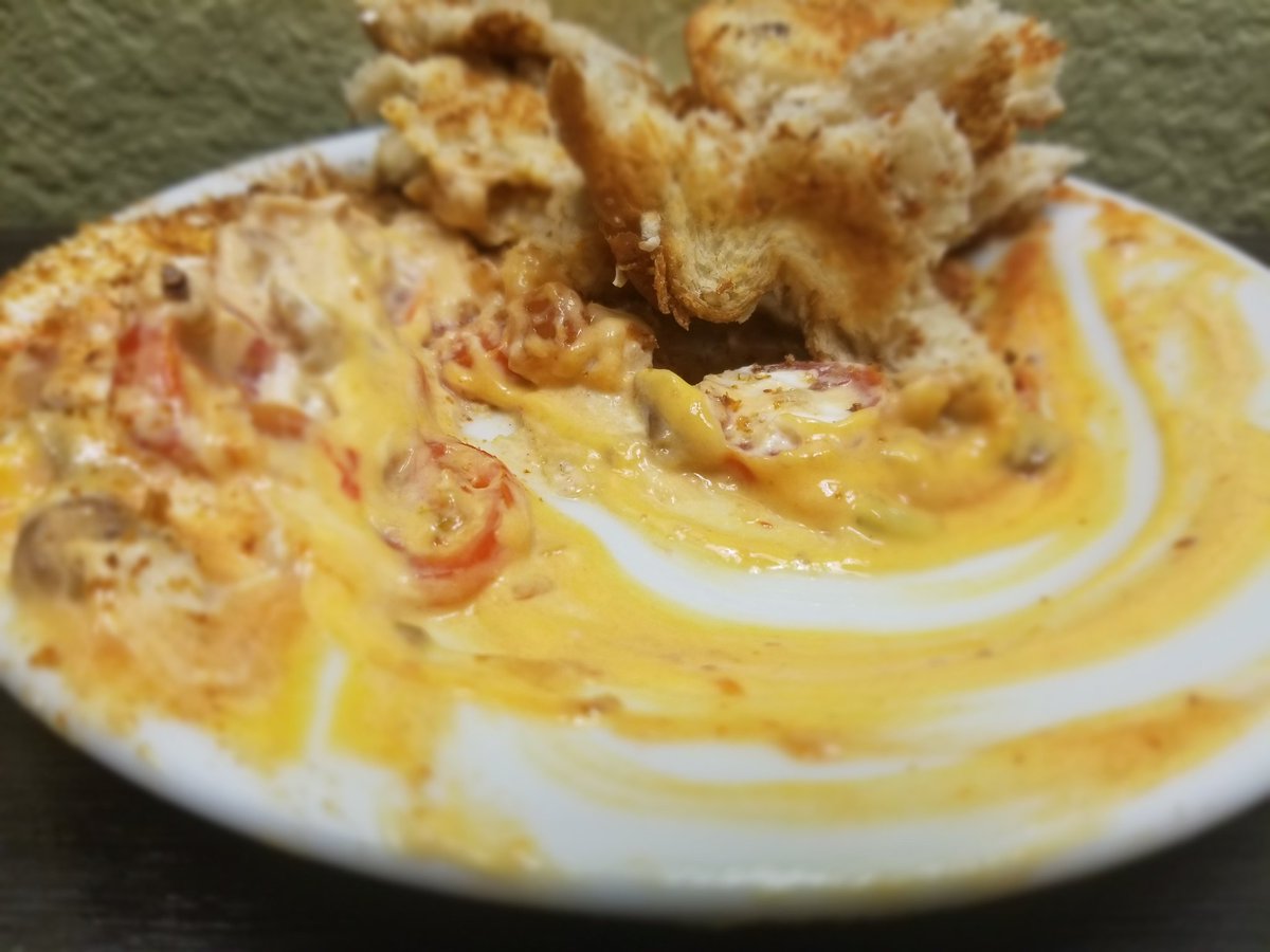 somustakeem's tweet photo. If I got this #foodpicture on a #trip, I'd #gobble it up! -- Late night #veggie #comfort #food I made up amidst the #archive work!! #AcademicTwitter #twitterstorians #academic #cheese #toast #archives #HandsOnThePast #GhostsandMurder #archivestories #womenandcrime #AcademicFood https://t.co/AI1Mxez6bl