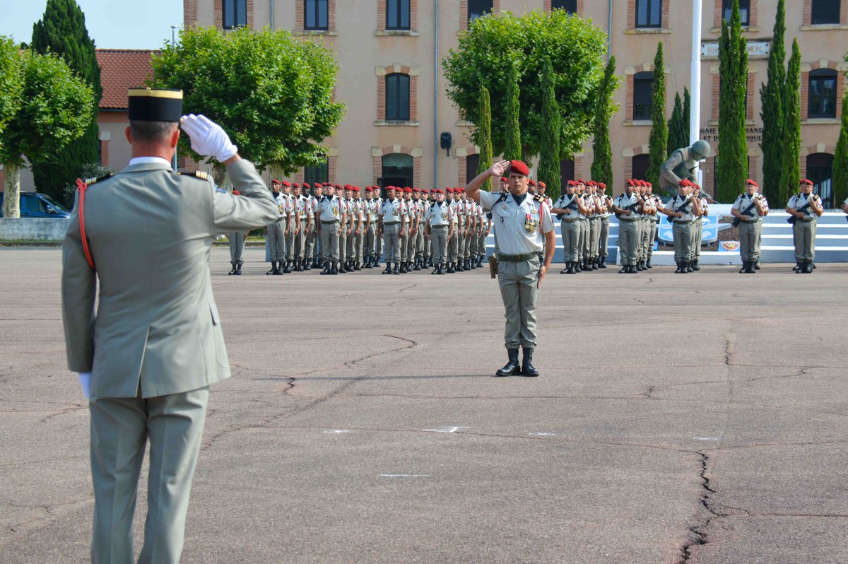 17eRGP's tweet image. #PassCom ⚫️
Après deux ans à la tête de plus de 220 sapeurs-parachutistes, le CNE Thomas a transmis le commandement de la compagnie de commandement et de logistique au CNE Marc, à l'occasion d'une cérémonie présidée par le colonel Le Vey, chef de corps du régiment.