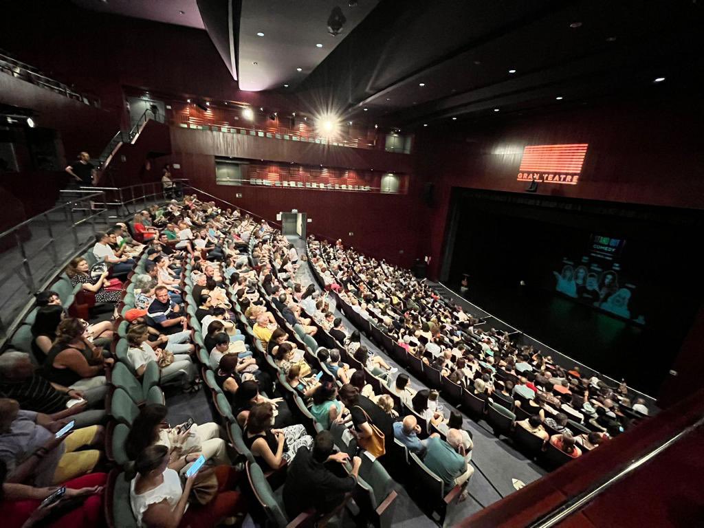 ArcSantMartiXtv's tweet photo. 🎭Prop d’un miler de persones gaudeixen al Gran Teatre de Xàtiva de l’obra “Riures fora de l’armari”, emmarcada en la programació de l’Orgull LGTBIQ+ 2023 de Xàtiva

♥️Moltes gràcies @Riuresvalencia per aquest comboi tan reivindicatiu!

✊Som drets i llibertats!

🏳️‍🌈Som Orgull! https://t.co/BBEOlvkqjd