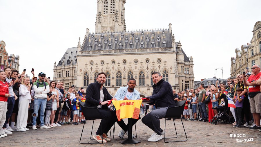 FlashcodeYT's tweet image. 🚨 OFFICIEL ! Andy Diouf signe au RC Lens ! 
@RCLens