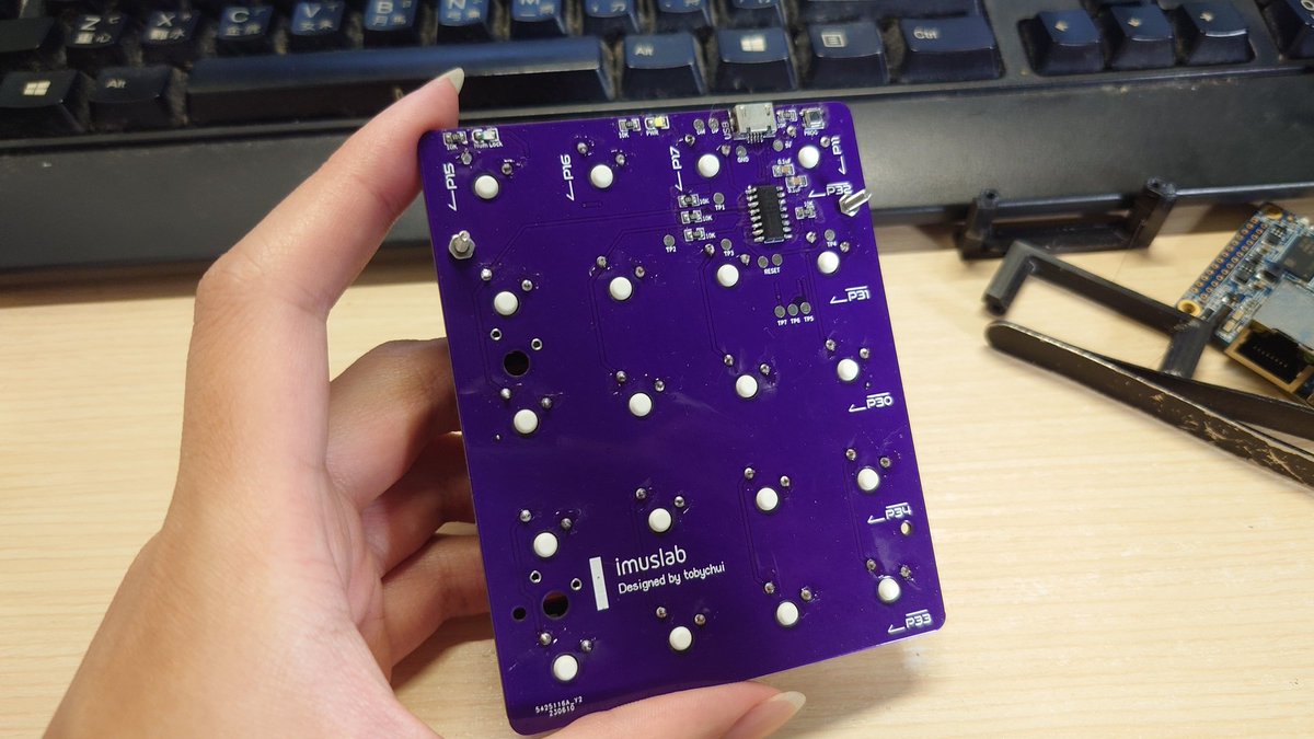 toby_chui's tweet image. A work in progress $8 USD #macropad / #numpad that features an #Arduino programmable CH552G MCU with a form factor that just barely fit in JLC&apos;s one free PCB per month promotion program 👀