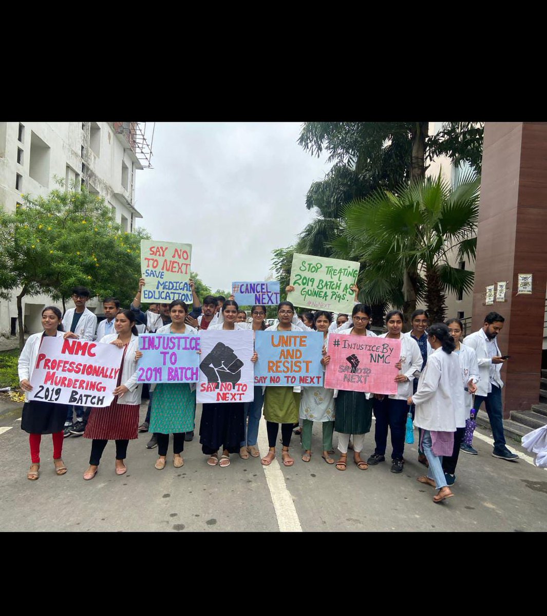 DashingDeb018's tweet photo. Protest again all over India!! #NEXTEXAM #NEXT #NMC #NONEXTFOR19BATCH https://t.co/geD6IMKRUw