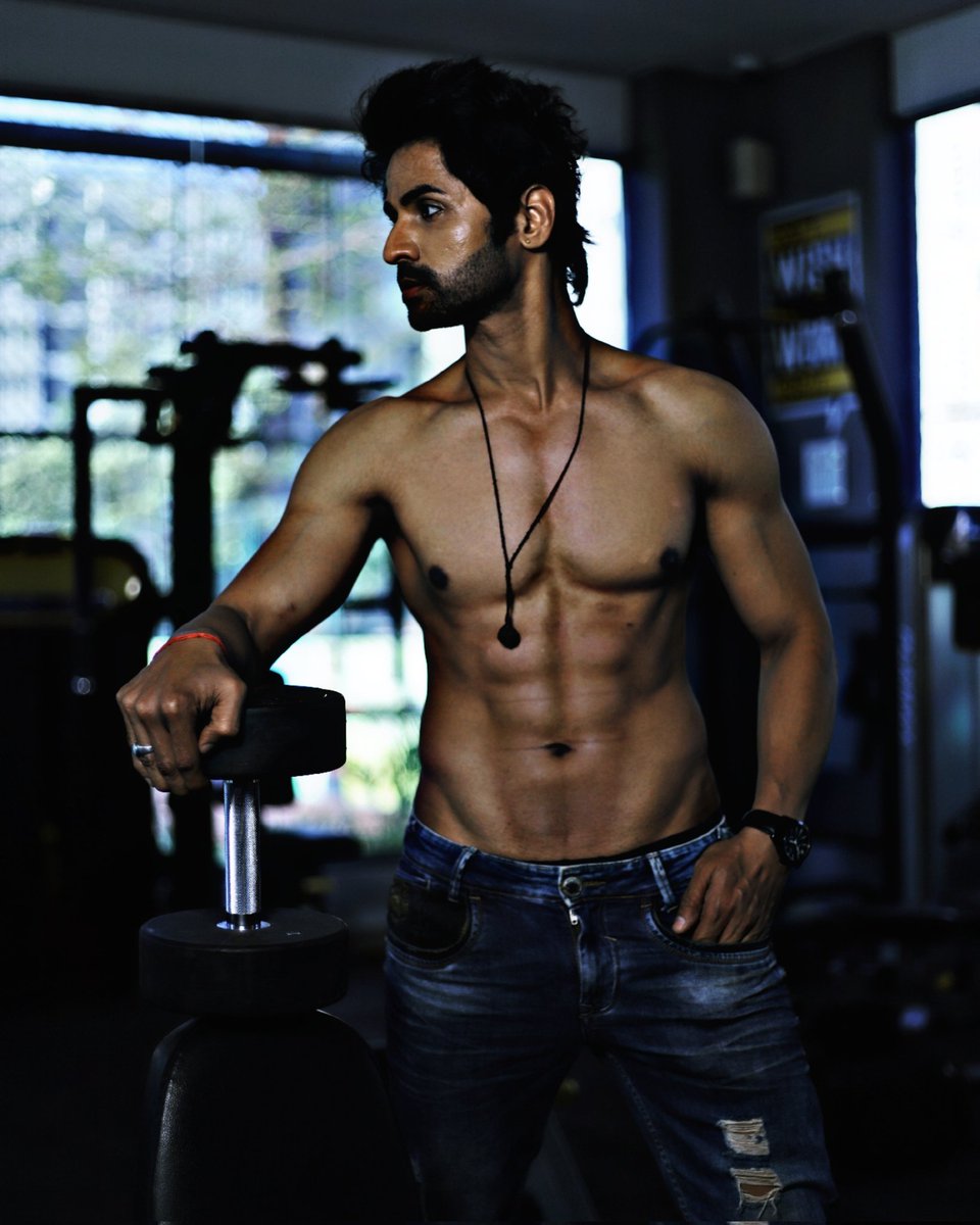 sannjjoy's tweet photo. An Actor Prepares❤️☕️🏋
#kalawati #eklavya  #fitnessmodel #sixpackabsindia #fitness #indianactor #menofindia #marathicelebrity #marathidhamaal #marathistars #sixpackabs #fitnessmotivation #fitindia #starpravah #lagnachibedi #sunmarathi #workoutmotivation #sannjjoy #sanjayshejwal https://t.co/nQwMnA2ROT