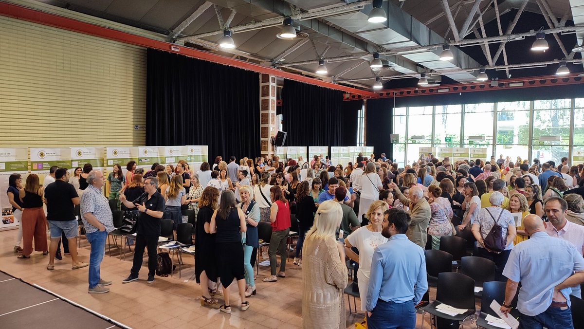 Gira-sol groc 🌻 (@bibialos) on Twitter photo Dinà mica inicial de la XXIIa Jornada Anual de la <a href="/xarxaCb/">Xarxa de Competències</a> a les Cotxeres de Sants. S'intueix un matà ple d'aprenentatges. Som-hi 💪 Dinà mica inicial de la XXIIa Jornada Anual de la <a href="/xarxaCb/">Xarxa de Competències</a> a les Cotxeres de Sants. S'intueix un matà ple d'aprenentatges. Som-hi 💪