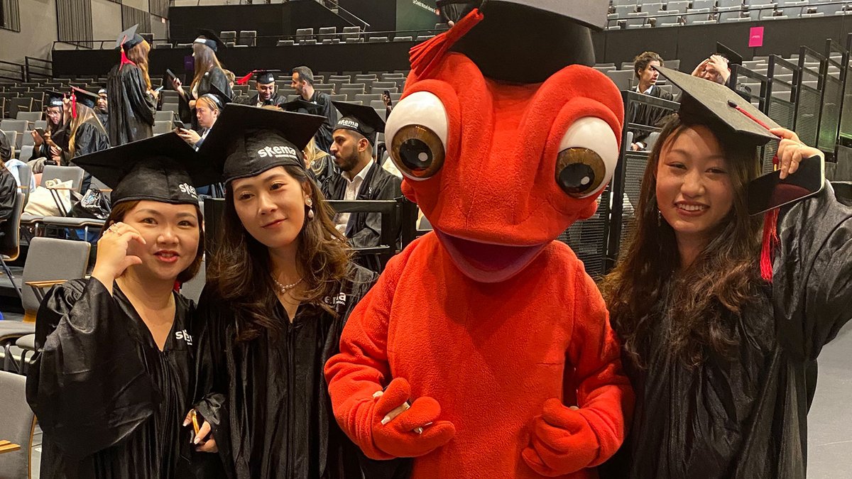[LIVE] Aujourd’hui a lieu la cérémonie de remise des diplômes 2023! Plus de 4000 diplômés issus de plus de 100 nationalités différentes et 70 programmes sont présents pour l’occasion. #SKEMAgraduation