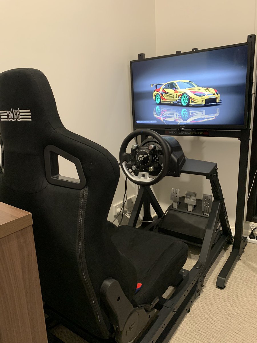 mattsimmons08's tweet photo. A little post birthday treat with my new @nextlvlracing sim setup all complete 😍 Also had to show off the latest livery magic from @LeedogsUnited too 👌 https://t.co/hUkLbLR0uR