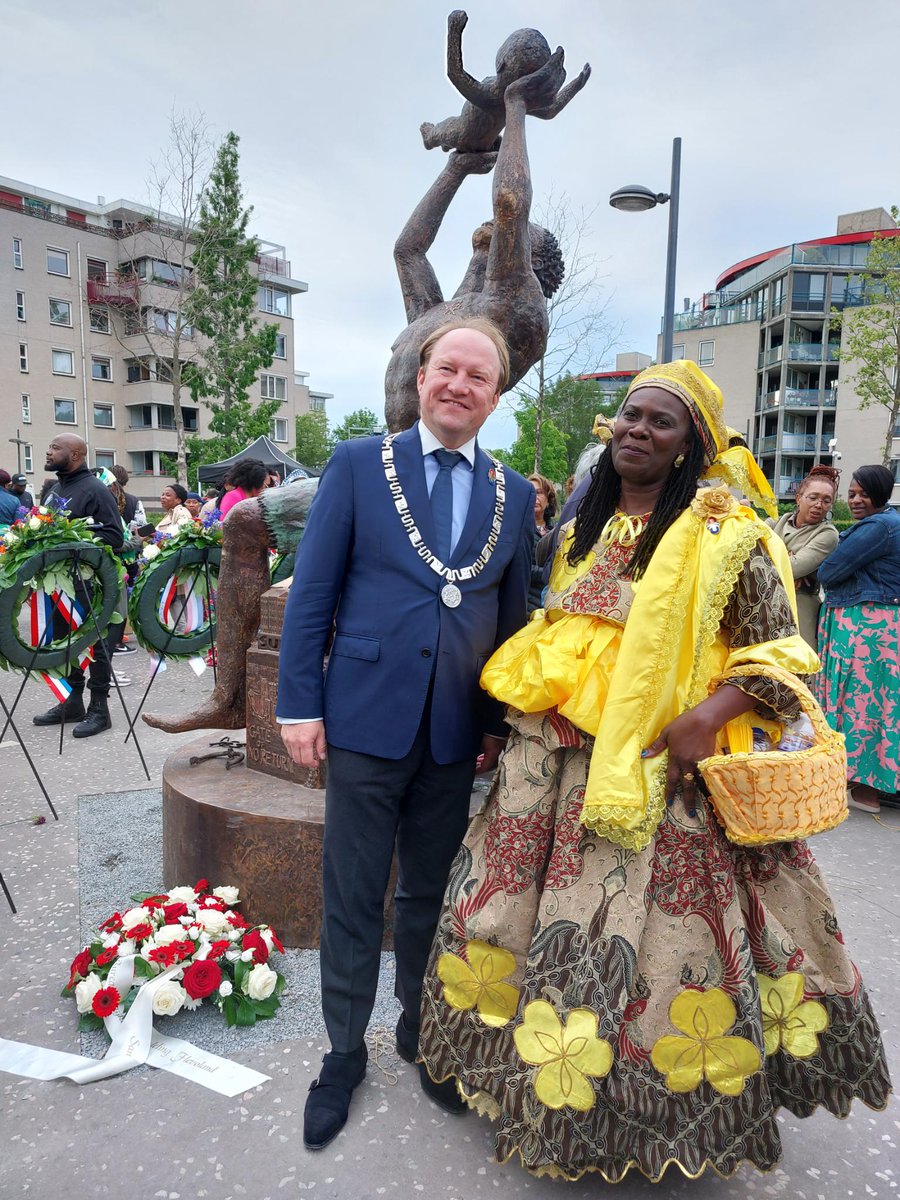 Burgemeester van Almere tweet media