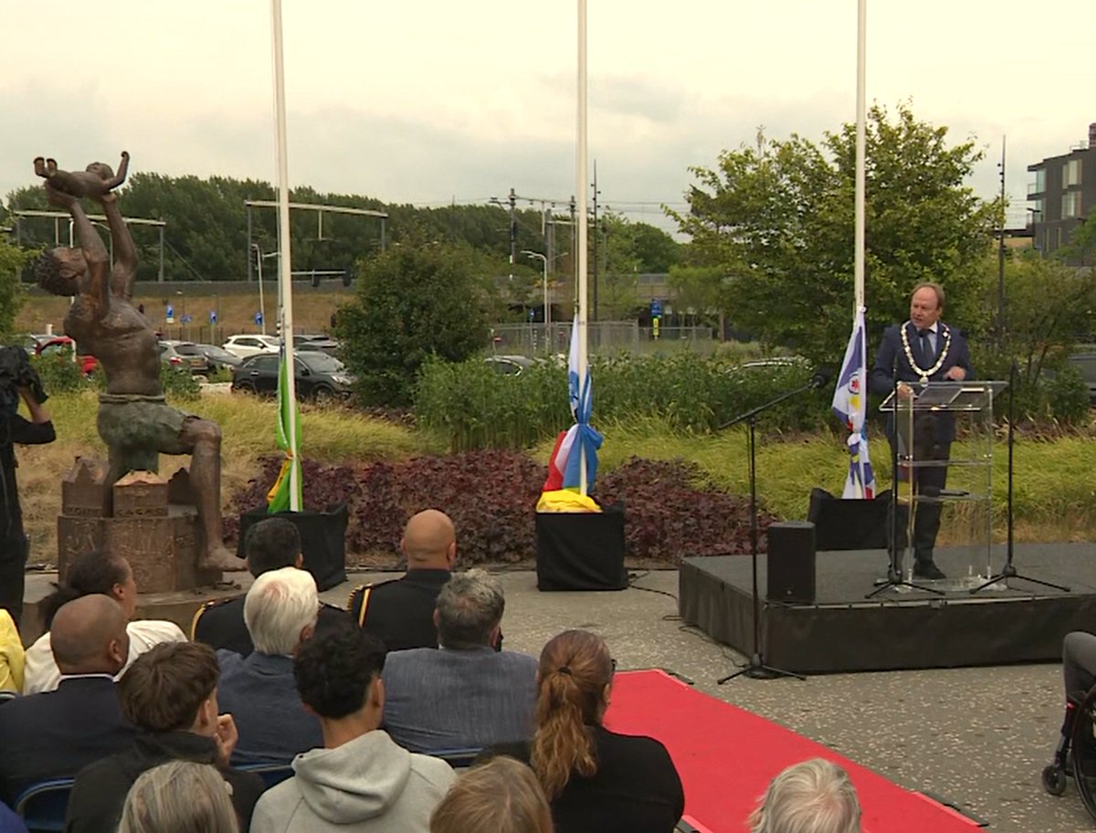 Burgemeester van Almere tweet media