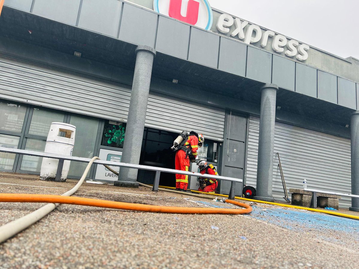 Un commerce de #Limoges menace de s'effondrer après un violent incendie 

lepopulaire.fr/limoges-87000/…