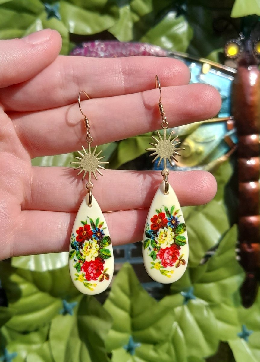 amanteboutique's tweet photo. Each month I set new goals for my small business ☺️

This month's are:
🌙 Sell these statement pieces
🌙 Reach 1000 total orders before my birthday
🌙 Restock the emporium

I'll update you along the way!

Link to shop:
https://t.co/8V2t5SKP02

#UKGiftAM #UKGiftHour https://t.co/q8Ht52JraA