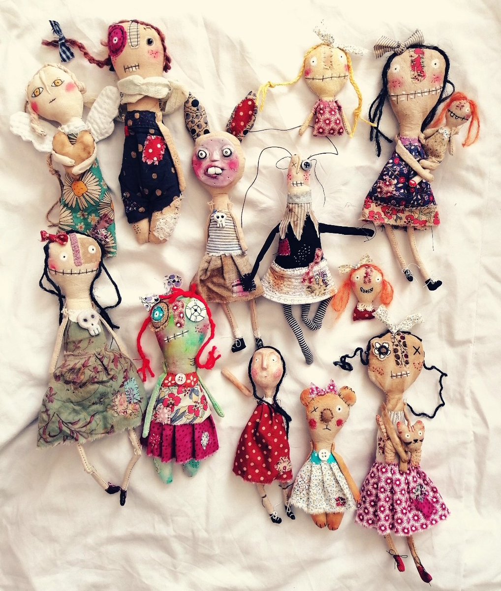 Good morning #UKGiftHour 🙃😊
Happy 1st day of July!
Sharing my little weird characters, all perfectly imperfect, all beautiful ❤️

They are all available on Big Cartel
littlebirdofparadise.bigcartel.com

#shopindie
