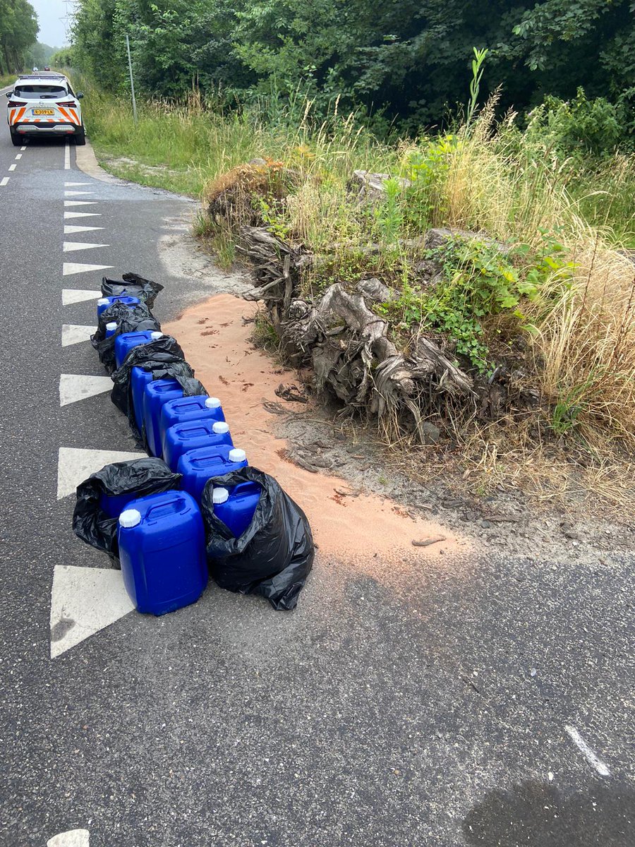 GervanderWijst's tweet photo. Wederom een dumping van ca 15 jerrycans #drugsafval langs de Waubacherweg in @Gem_Brunssum . Specialisten van @GeoniusEU hebben alles vakkundig opgeruimd. https://t.co/kZs9Gqe2EI