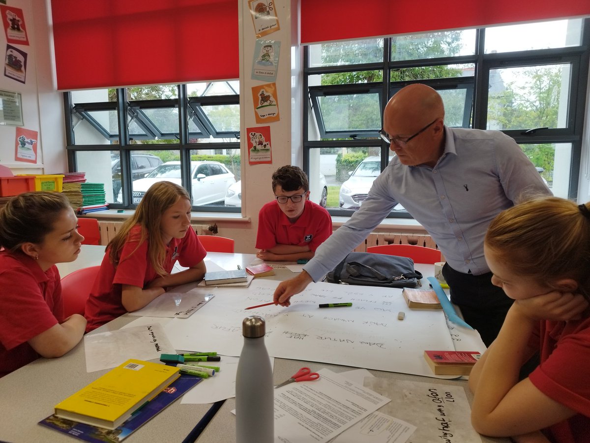 Dyma dîm Talwrn <a href="/YsgolHR/">宁宁</a> yn dod yn drydydd neithiwr yng nghystadleuaeth Talwrn yr Ifanc yng Nghastell Aberteifi. Diolch i <a href="/GwenalltLlwyd/">Gwenallt Llwyd Ifan</a> am fentora'r criw a diolch <a href="/anwen_bowen/">Anwen Eleri Bowen</a> am drefnu. Noson a digwyddiad arbennig! <a href="/trydarbarddas/">Barddas</a> <a href="/BarddPlant/">Bardd Plant Cymru</a> <a href="/Beirddbach/">Beirdd Bach</a> <a href="/LlenCymru/">Llenyddiaeth Cymru</a> <a href="/CSCeredigion/">Cyngor Ceredigion</a>