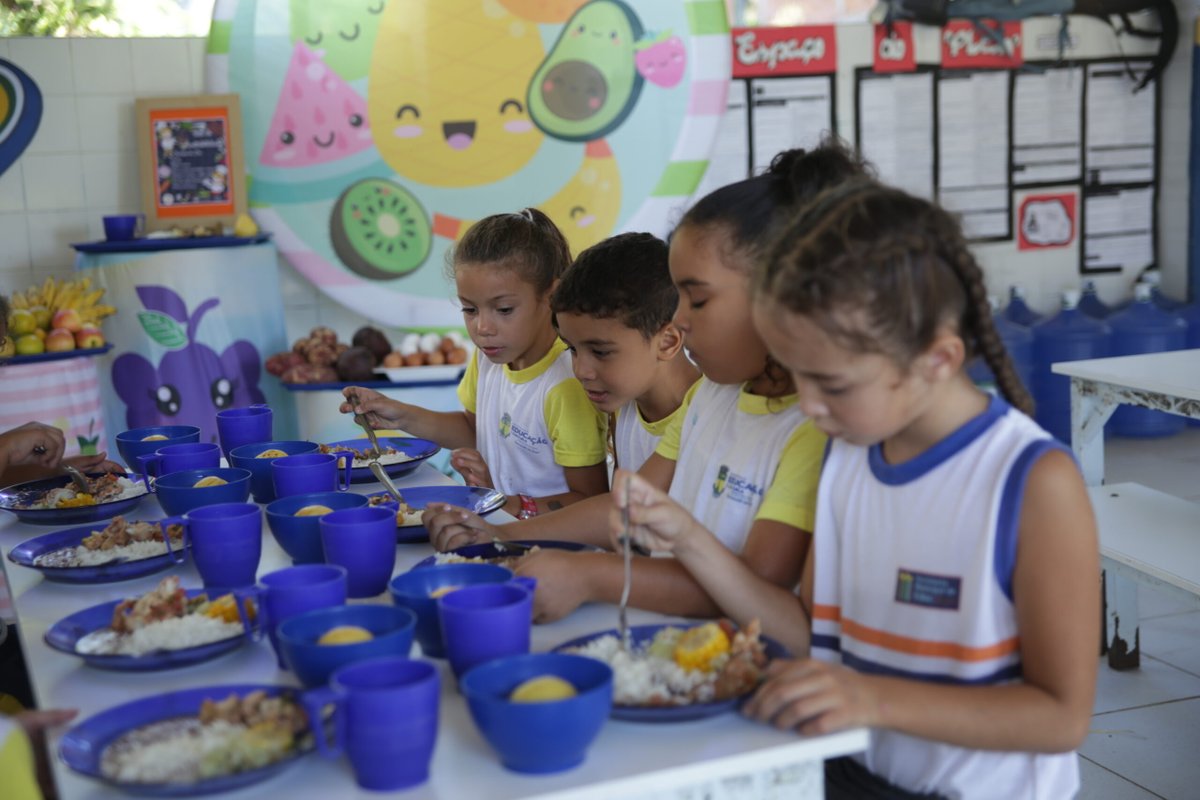 destaque_mage's tweet photo. Para manter a qualidade da merenda nas escolas municipais, a Prefeitura está realizando o teste de aceitabilidade com a participação de 13 mil alunos. A avaliação da merenda começou em maio e passará por todas as 109 escolas e creches mageenses, terminando em meados de julho. https://t.co/wrElQGqMrw