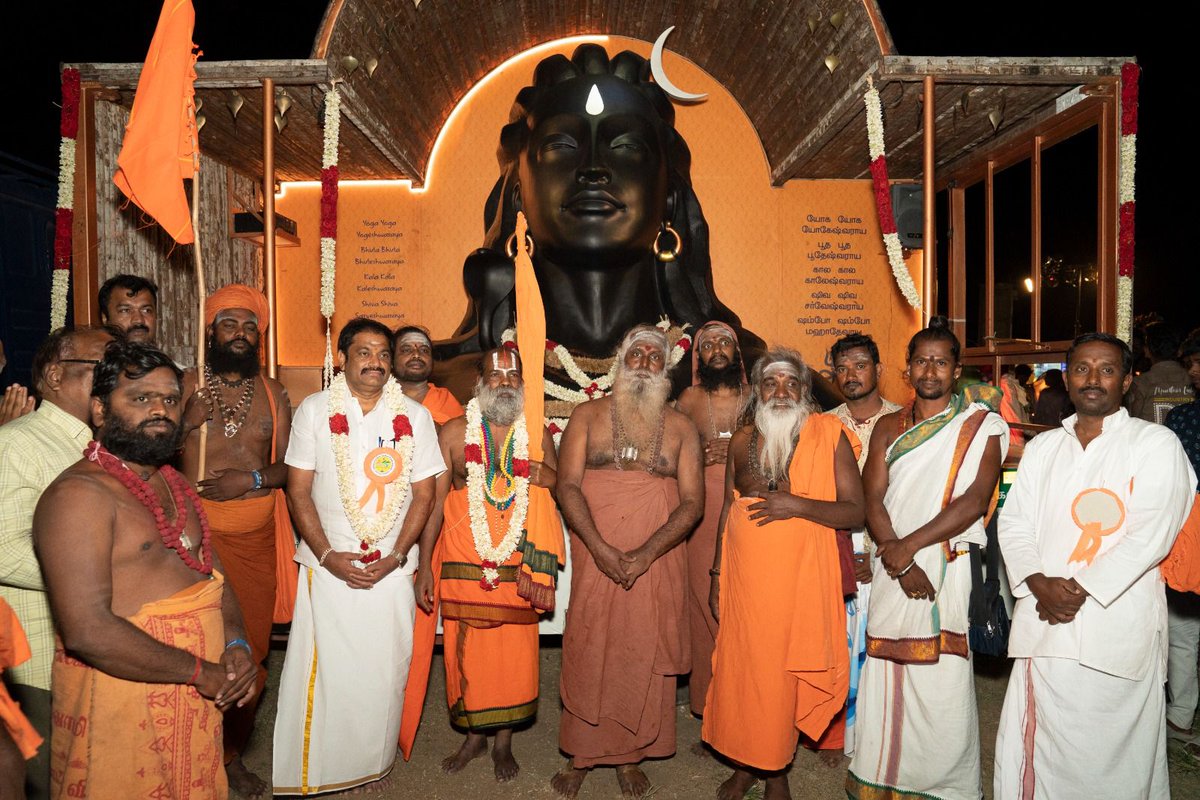 ishafoundation's tweet photo. On 23 June, Isha Yoga Center welcomed the presence of renowned Adheenams and over 100 Sanyasis for the launch of Noyyal Peruvizha 2023, a year-long project organized by the Akila Bharatiya Sanyasi Sangam and Perur Mutt to restore the Noyyal River to its former glory. Guests received a traditional welcome before they flagged off the Noyyal Ratham, which will travel across the Kongu region to spread awareness about the river revitalization efforts, in Adiyogi's presence.