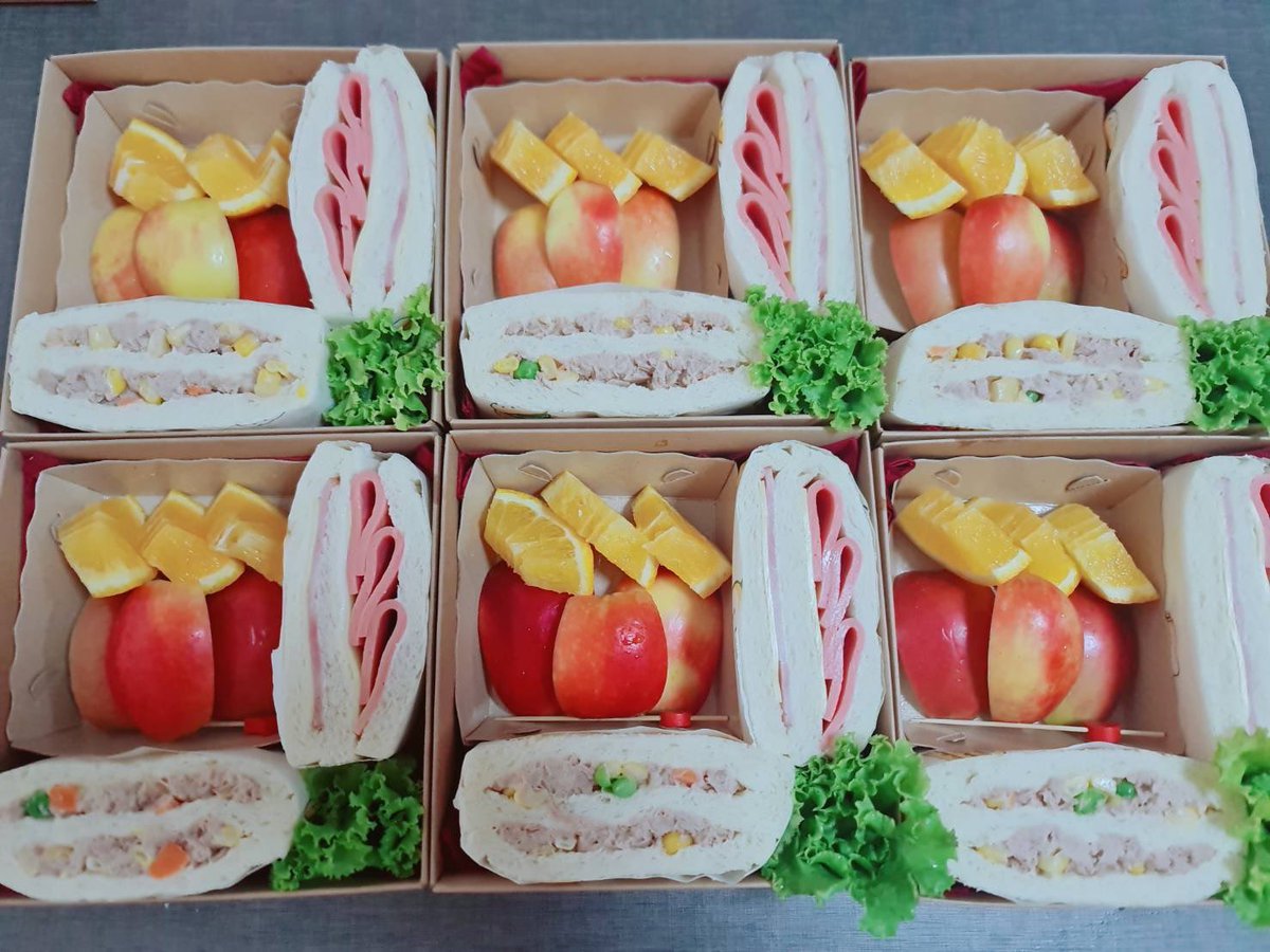 Saku_Pick's tweet photo. Food Support สำหรับคุณนักเขียน งาน Y-book fair ค่า  ขอให้ขายดี ปังๆ ทุกคนน้า 

ขอบคุณ ฟู้ที่ทั้งสวยทั้งอร่อย จาก @pordeeporkam  ด้วยค่า https://t.co/fwQs2XOctl