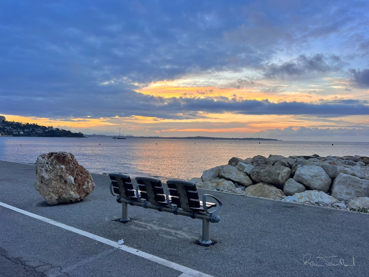 ReneTombarel's tweet photo. C’est parti ce matin avant le lever du soleil #Cannes2023 #CotedAzurFrance @Cannes_France @villecannes @VisitCotedazur https://t.co/sUkY0mz2cT