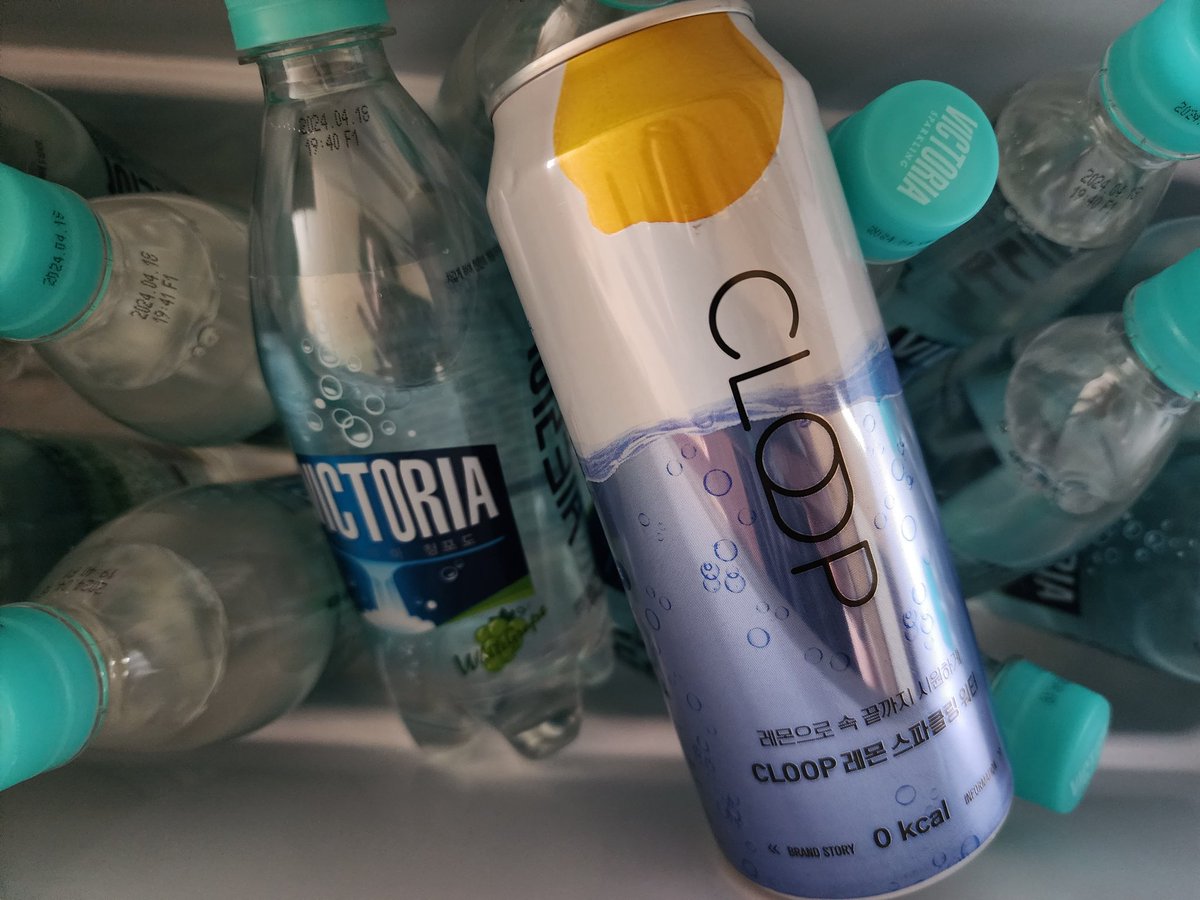 bts_jkmy's tweet image. 사둔 탄산수도 그대로인데 😂🤣😅
그래서 욕심 버리고 6개만 딱 샀다
역시 정구기가 쓰고 마시고 입고~~~~
결론은 믿고 손민수 해도 된다 
똑띠 울 정구기 

#클룹 #CLOOP